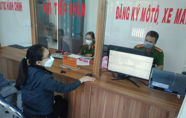 Phi dang ky xe va bien so xe sap tang gap 2 lan truoc day