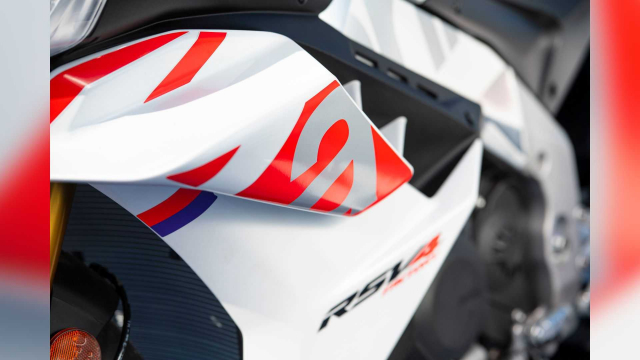 Phien ban dac biet cua Aprilia RSV4 Factory 2023 va Tuono Factory 2023 xuat hien tai COTA - 8