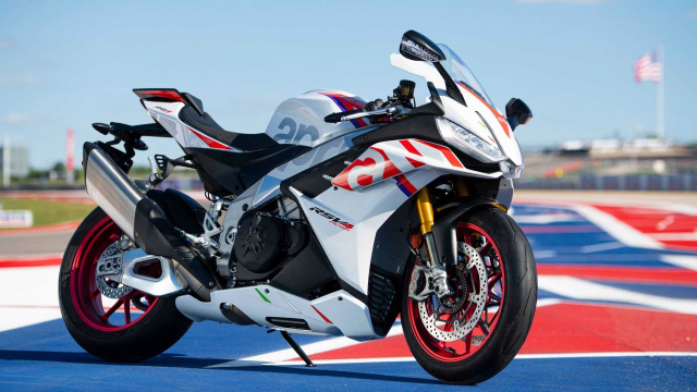 Phien ban dac biet cua Aprilia RSV4 Factory 2023 va Tuono Factory 2023 xuat hien tai COTA - 10