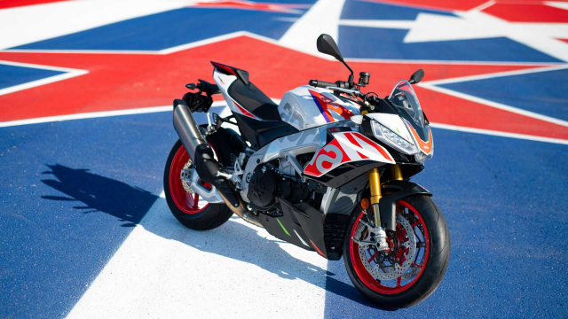 Phien ban dac biet cua Aprilia RSV4 Factory 2023 va Tuono Factory 2023 xuat hien tai COTA - 11