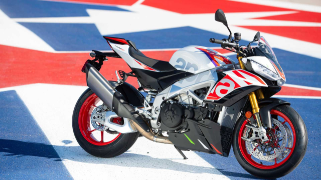 Phien ban dac biet cua Aprilia RSV4 Factory 2023 va Tuono Factory 2023 xuat hien tai COTA - 12