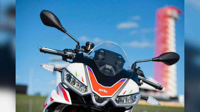 Phien ban dac biet cua Aprilia RSV4 Factory 2023 va Tuono Factory 2023 xuat hien tai COTA - 17