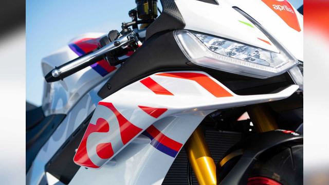 Phien ban dac biet cua Aprilia RSV4 Factory 2023 va Tuono Factory 2023 xuat hien tai COTA - 19