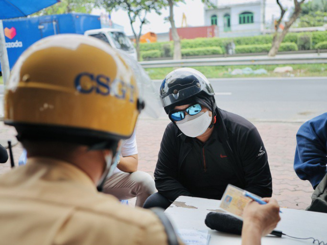 Phong xe may vun vut tren Quoc lo 1 vi nhieu ly do bat ngo - 4