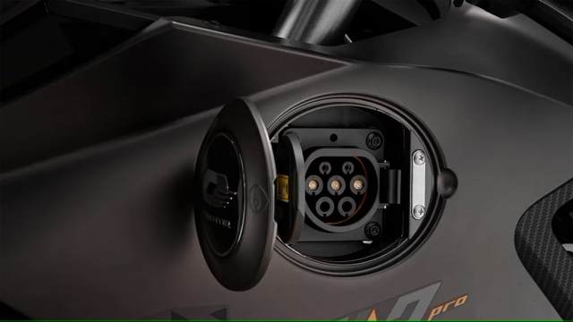 QJMotor OAO Pro mau xe the thao dien thu vi nhat den tu Trung Quoc - 6