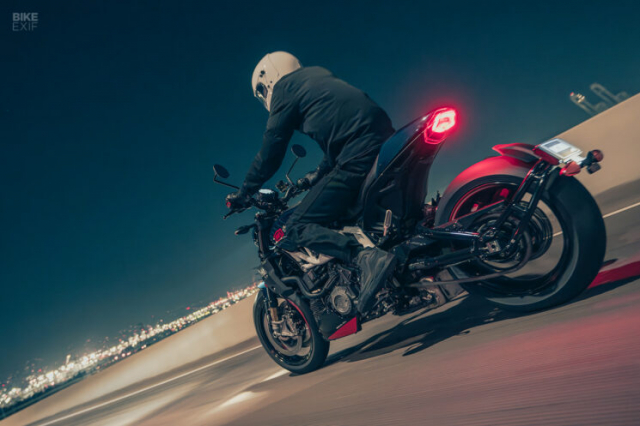Ra mat phien ban gioi han INDIAN FTR x 100 R Carbon - 9