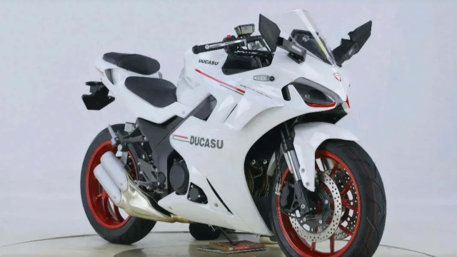 Ra mat phien ban nhai Ducati Supersport voi dong co 2 xilanh xuat xu tu Trung Quoc