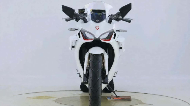 Ra mat phien ban nhai Ducati Supersport voi dong co 2 xilanh xuat xu tu Trung Quoc - 3