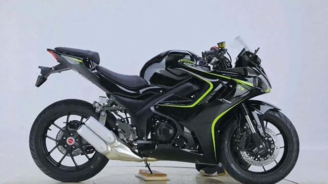 Ra mat phien ban nhai Ducati Supersport voi dong co 2 xilanh xuat xu tu Trung Quoc - 9