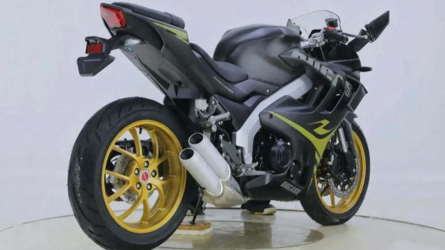 Ra mat phien ban nhai Ducati Supersport voi dong co 2 xilanh xuat xu tu Trung Quoc - 8