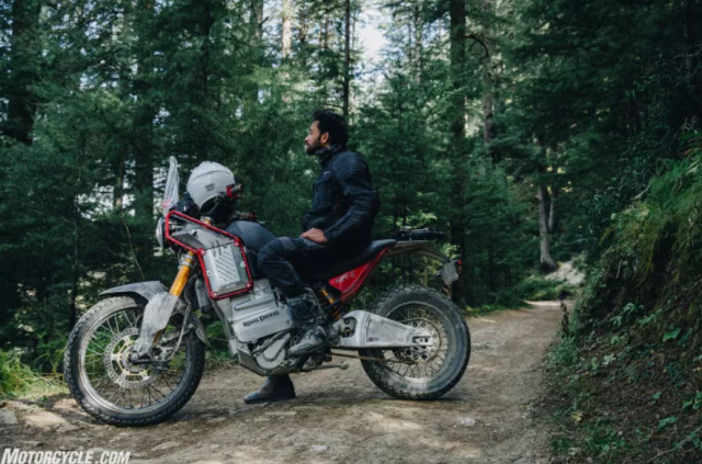 Royal Enfield ra mat Himalayan dong co dien tai EICMA 2023 - 3