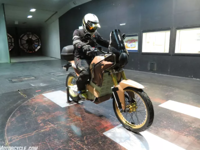 Royal Enfield ra mat Himalayan dong co dien tai EICMA 2023 - 5