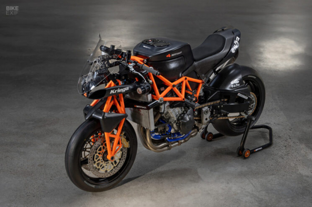 Sieu mo to do doc dao duoc che tao tu khung cua chiec Honda CBR954RR Fireblade