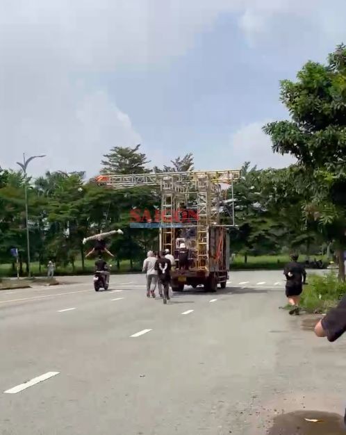 Su that clip Quoc Co Quoc Nghiep vua chay xe vua lam xiec chong dau - 6