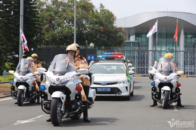 Suc manh dang ne cua dan mo to Honda Goldwing 2023 dan doan CSGT - 3