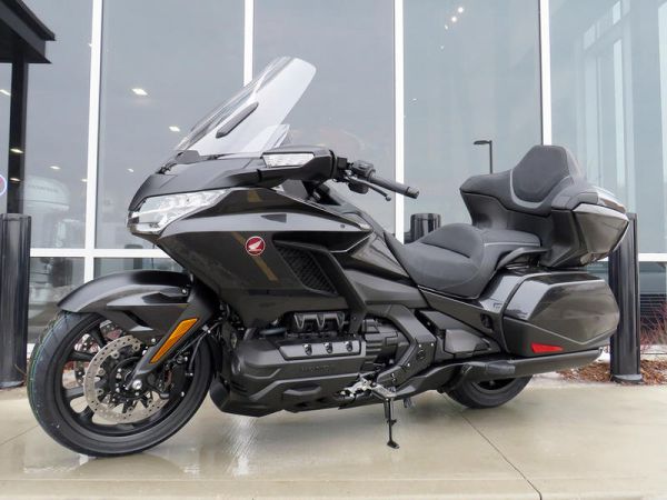 Suc manh dang ne cua dan mo to Honda Goldwing 2023 dan doan CSGT