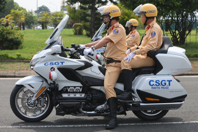 Suc manh dang ne cua dan mo to Honda Goldwing 2023 dan doan CSGT - 5