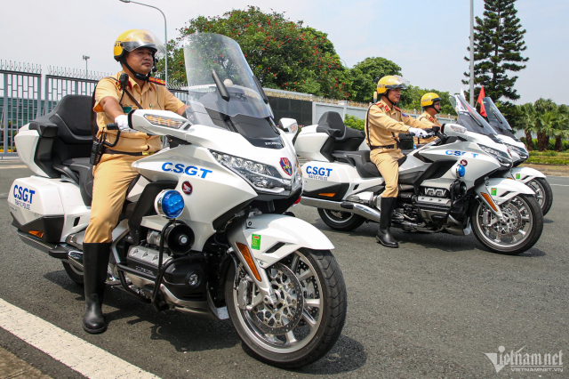 Suc manh dang ne cua dan mo to Honda Goldwing 2023 dan doan CSGT - 4