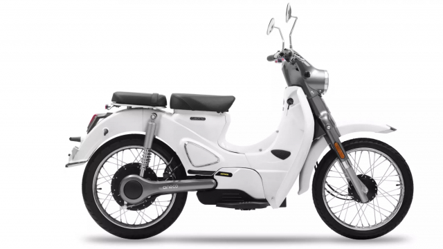 Super Cub lo dien phien ban 2 cang khong can xang van chay duoc - 11