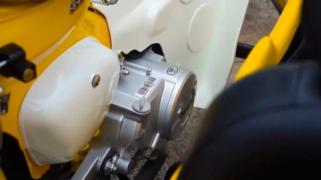 Super Cub xuat hien voi cau hinh BA BANH Gia ban hon 50 trieu dong - 10
