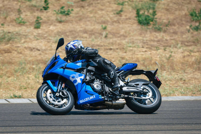 Suzuki GSX8R 2024 hoan toan moi lo dien thach dau Yamaha R7 - 4