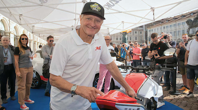 Suzuki Italia trinh lang phien ban gioi han GSX8S Kevin Schwantz - 5
