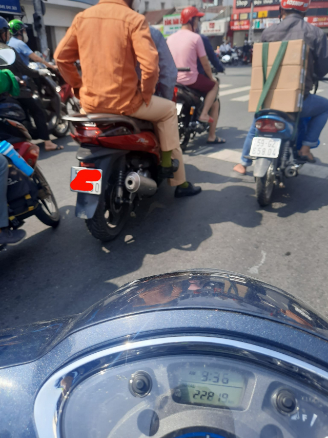 Tai sao Thanh pho Ho Chi Minh dang dan tro thanh CAM DIA cua xe do - 3