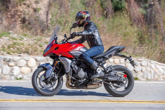 Top 10 moto hanh trinh dang mua nhat cho dan tap choi - 9