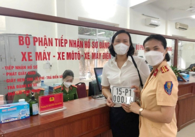 Tu 1582023 co the dang ky xe tai Cong an cap xa noi tam tru