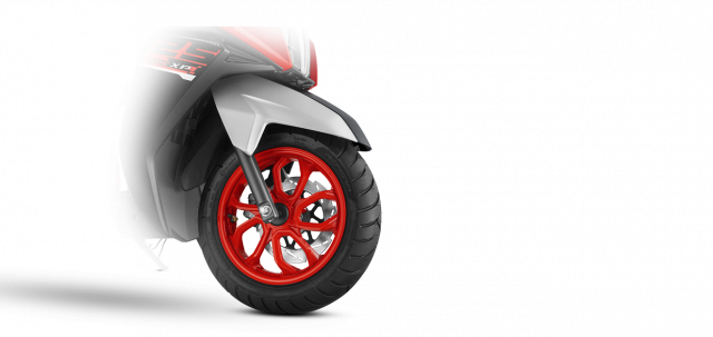 TVS NTORQ 125 Race XP chi co 32 trieu nhung lai so huu dong ho van nang - 16