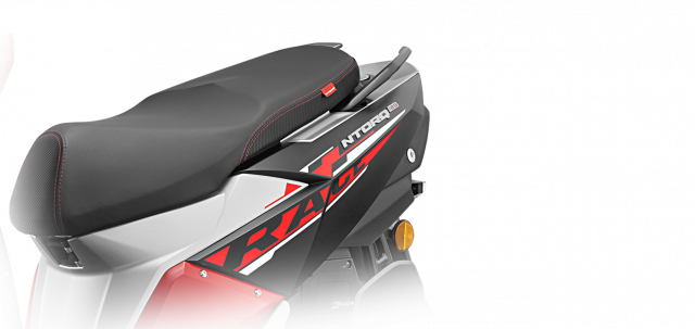 TVS NTORQ 125 Race XP chi co 32 trieu nhung lai so huu dong ho van nang - 18