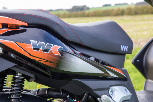 WK SX125 gay an tuong boi cum dong ho doc dao trong gioi tay ga - 11