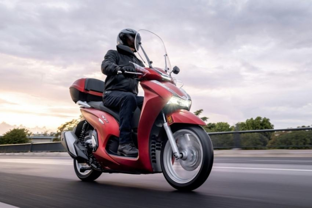 Xe ga co lon nen chon Honda SH 350i hay Piaggio Beverly - 6