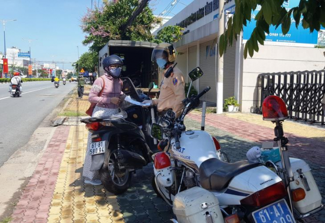 Xe vi pham giao thong bi tam giu va hu hong ai la nguoi chiu trach nhiem - 3