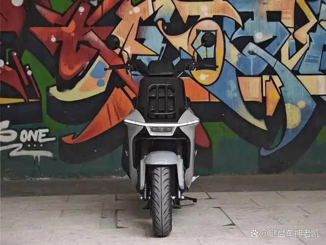 Xuat hien mau xe tay ga 150cc kieu dang tao bao den tu nuoc lang gieng - 4