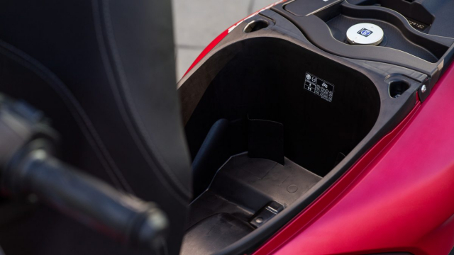 Yamaha tung ra mau xe xang lai dien toi tan so huu ngoai hinh khac biet so dong - 11
