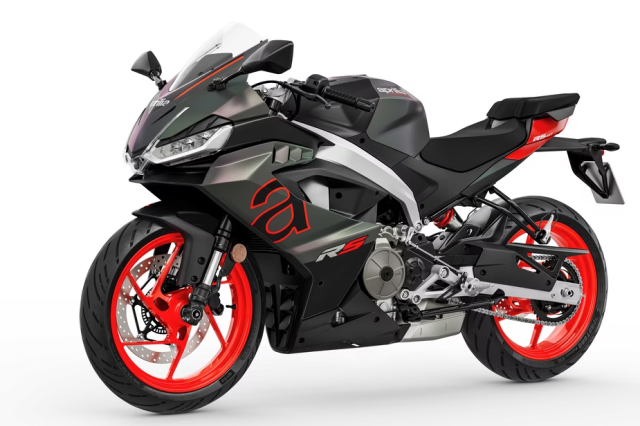 Aprilia tiet lo chiec Nakedbike tan co dien moi 2 xylanh 48 ma luc dang trong qua trinh thu nghiem - 9