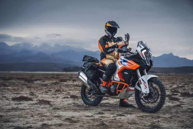 ktm 1290 vs bmw r1200gs