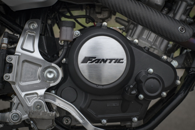 Can canh Fantic Caballero 125 den tu Y So huu dong co Yamaha co san co Titan - 10