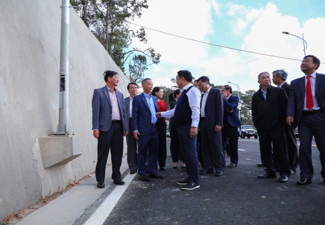 Deo Prenn da thong xe 3km cuoi tuyen - 5