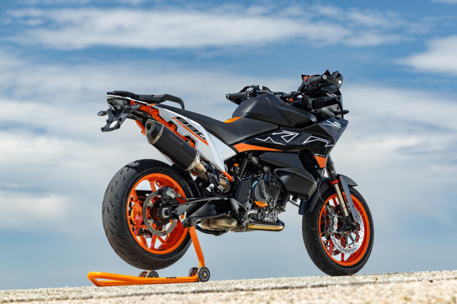 KTM 890 SMT 2024 chuan bi ra mat tai Malaysia voi so luong gioi han chi 8 chiec - 3