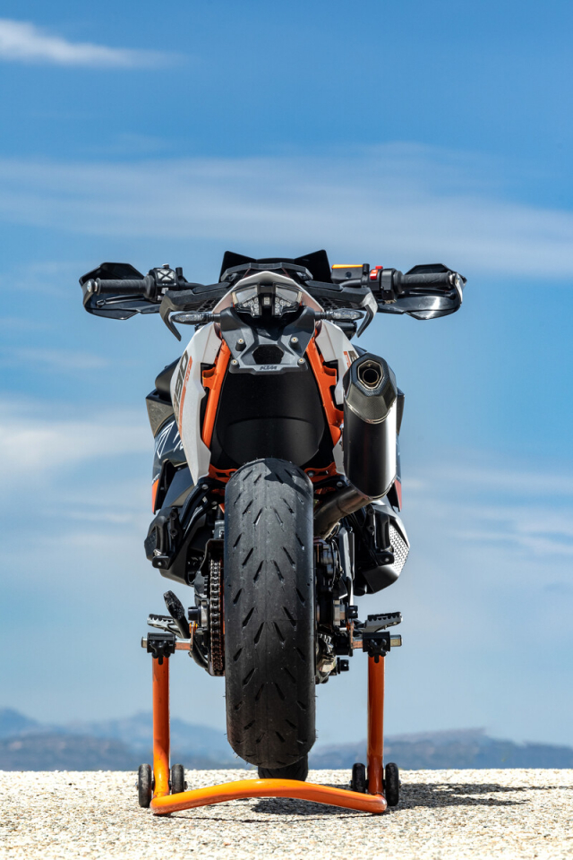KTM 890 SMT 2024 chuan bi ra mat tai Malaysia voi so luong gioi han chi 8 chiec - 4