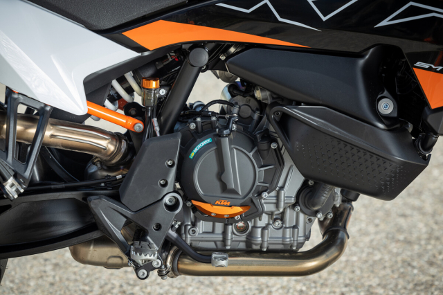 KTM 890 SMT 2024 chuan bi ra mat tai Malaysia voi so luong gioi han chi 8 chiec - 8