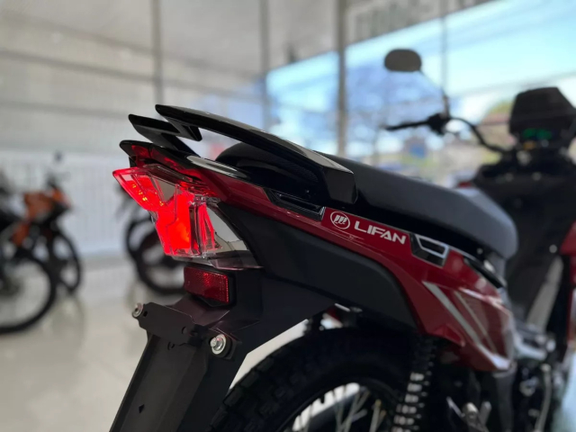 Ke gat gio PG1 mang ten Lifan Cub ADV 125 gay soc voi ngoai hinh tao bao - 6