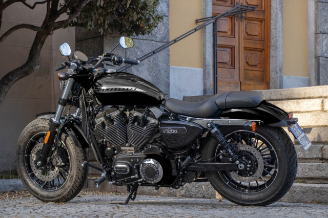 SWM Stormbreaker co phai la ban sao cua Harley Sportster 1200 khong - 7