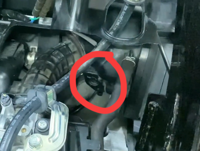 Vario 160 nhap khau chinh hang Viet Nam co trang bi khac voi ban Indonesia cong dung la gi - 5