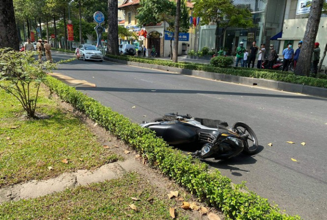 Vi sao di xe tay ga ban thuong de bi nga khi phanh - 6