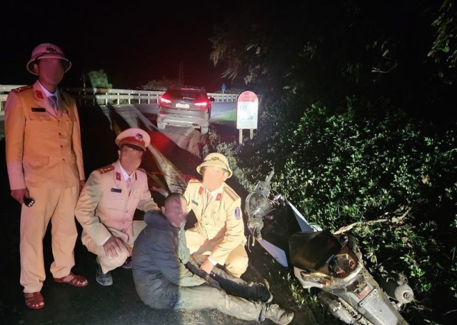 Bat giu doi tuong di xe Sh van chuyen 18000 vien mai thuy