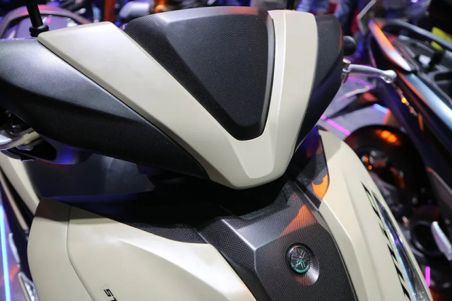 Can canh Mio Gravis 2024 vua moi duoc Yamaha trinh lang thi truong - 4