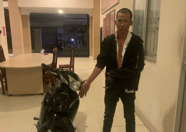 Chan bat doi tuong trom xe may roi tau tau thoat qua tinh khac - 3
